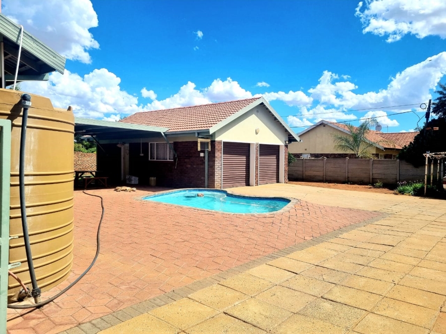 3 Bedroom Property for Sale in Hillcrest Northern Cape